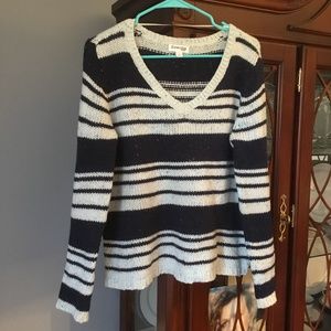 ST JOHNS BAY SWEATER SIZE LARGE